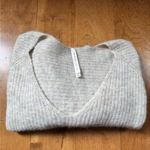 NWOT - ARITZIA - The Group Babaton - Cream Sweater